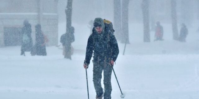 ΗΠΑ: Ισχυρή χιονοθύελλα πλήττει τις βορειοανατολικές περιοχές – Χωρίς ρεύμα 95.000 νοικοκυριά