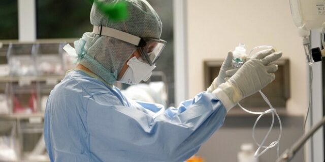 Μετάλλαξη Όμικρον: Με πιο αργό ρυθμό γεμίζουν οι ΜΕΘ – Τι δείχνουν τα μέχρι στιγμής στοιχεία