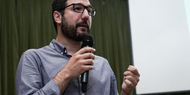 Ηλιόπουλος: “Η κυβέρνηση Μητσοτάκη απλά παρακολουθεί την ακρίβεια να λεηλατεί τα νοικοκυριά”