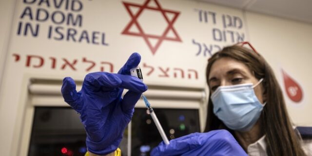 Ισραήλ: Πώς αντιμετωπίζει την Όμικρον – Η στρατηγική που ακολουθεί