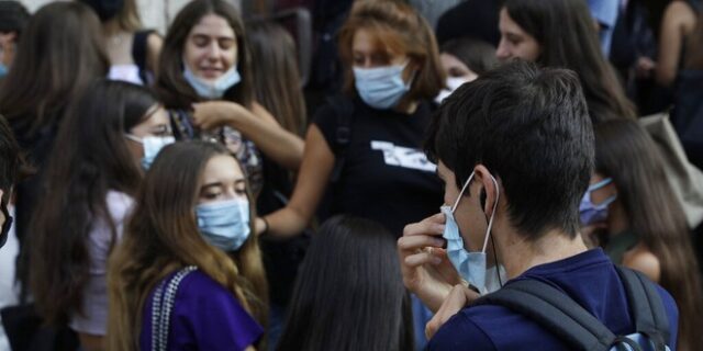 Ιταλία: Άνοιξαν τα σχολεία – Εκτιμήσεις για επιστροφή στην τηλεκπαίδευση μέχρι το τέλος της εβδομάδας