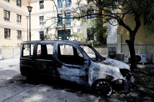 Εμπρησμός τεσσάρων αυτοκινήτων στο Κολωνάκι