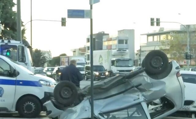 Σοβαρό τροχαίο στην λεωφόρο Αλίμου – Συγκλονιστική εικόνα