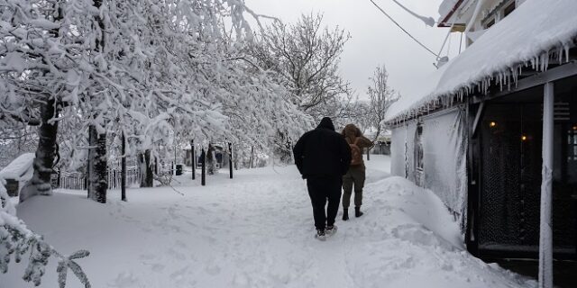 Κακοκαιρία Διομήδης: Προβλήματα σε πολλούς δρόμους – Ποια σχολεία θα είναι αύριο κλειστά