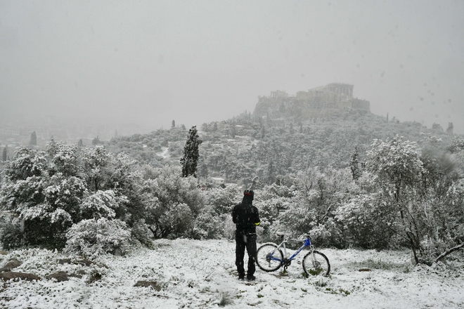 Η μόνιμη αργία του επιτελικού κράτους