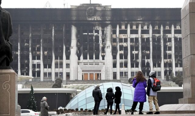 Καζακστάν: Αιχμές του προέδρου κατά Ναζαρμπάγεφ για δημιουργία “κάστας πλουσίων”