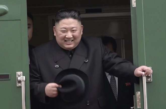 Βόρεια Κορέα: Παρουσία του Κιμ Γιονγκ Ουν η εκτόξευση “υπερηχητικού” πυραύλου