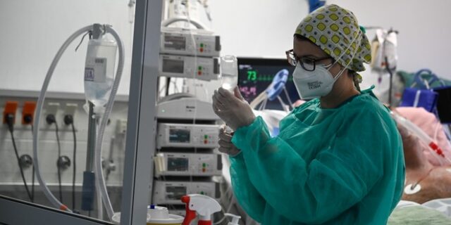 Κορονοϊός: 11.124 νέα κρούσματα σήμερα στην Ελλάδα – 97 νεκροί και 571 διασωληνωμένοι
