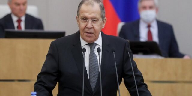 Ρωσία: Η Δύση βρίσκεται σε “πολεμική μέθη”, επιδιώκει προβοκάτσια στην Ουκρανία