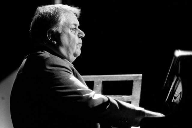 “Να προσέχει ο γιος σου στο Παγκράτι”- Οι αντιδράσεις μετά τη διάλεξη του Χατζιδάκι για το ρεμπέτικο