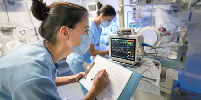 Πάτρα: Βρέφος 3 μηνών με κορονοϊό μεταφέρθηκε εκτάκτως σε ΜΕΘ