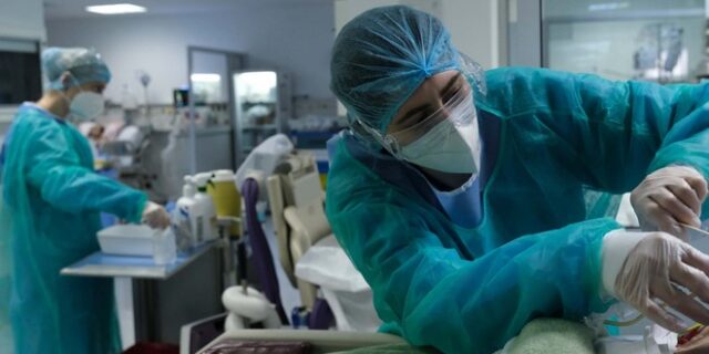 Κορονοϊός: Χαλάρωση μέτρων με εκατόμβες νεκρών