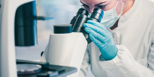 Όμικρον 2: Μπορεί να παρατείνει τη διάρκεια της πανδημίας αλλά δεν είναι σοβαρή