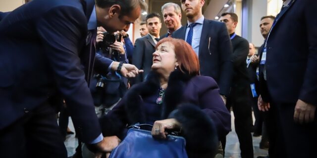 Μαριέττα Γιαννάκου: Επίσκεψη Μητσοτάκη στο νοσοκομείο