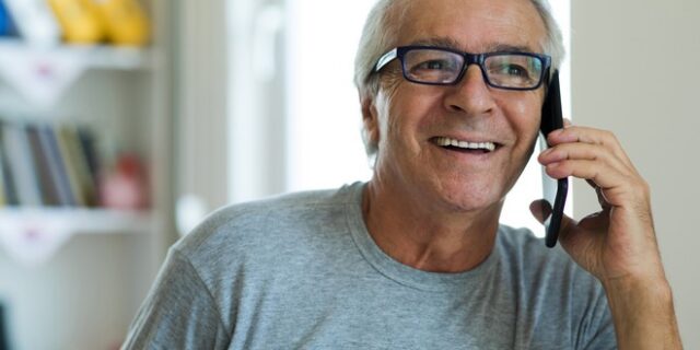 Φθηνότερη η κινητή τηλεφωνία: Σε ισχύ το ενιαίο τέλος