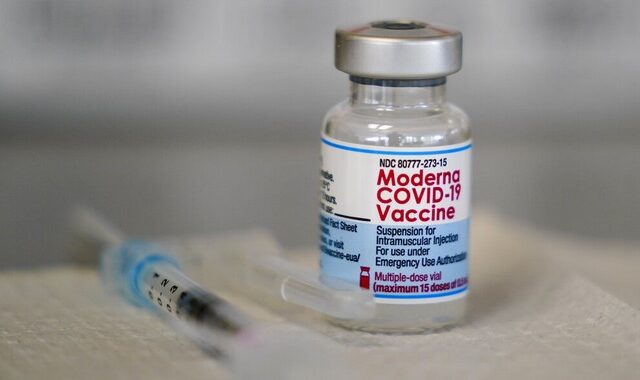 Moderna: Άρχισαν οι κλινικές δοκιμές του εμβολίου κατά της Όμικρον
