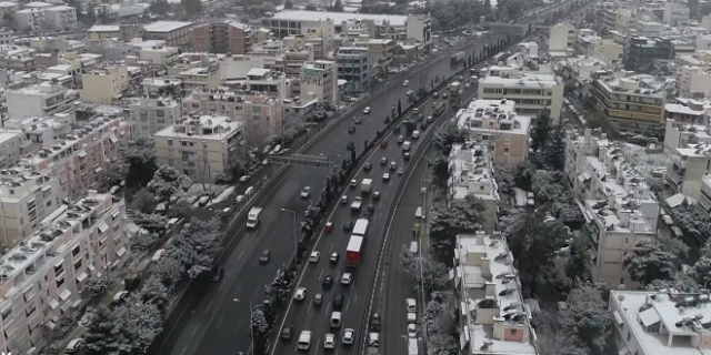 Κακοκαιρία Ελπίδα: Ουρές χιλιομέτρων στην Εθνική Οδό