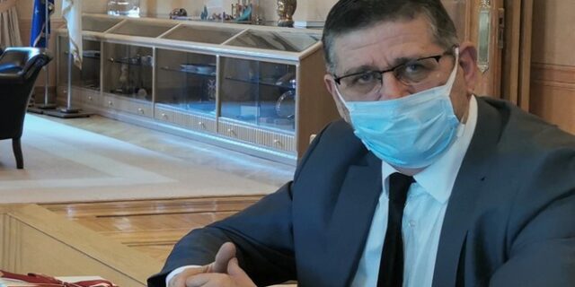 Πρύτανης ΑΣΟΕΕ για ξυλοδαρμό καθηγητή: “Να μιλήσουμε για τα προβλήματα που μας βασανίζουν”