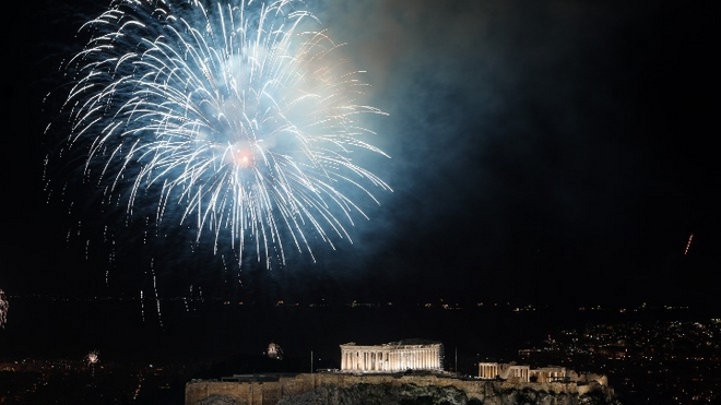 Πρωτοχρονιά 2022: Ο πλανήτης υποδέχθηκε το νέο έτος με πυροτεχνήματα και ελπίδα