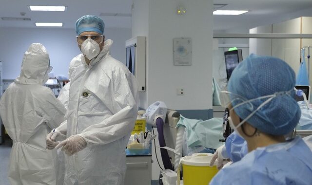 Κορονοϊός: Αύξηση 42% στις νέες νοσηλείες σε δύο εβδομάδες