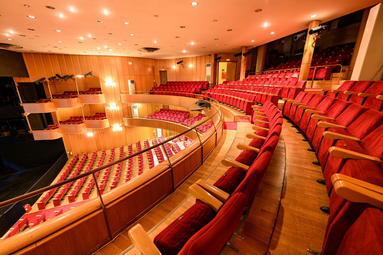 Υπό κατάληψη το Θέατρο Ολύμπια – Τι θα γίνει με τις παραστάσεις του