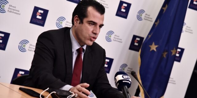 Πλεύρης: Στους 7 μήνες θα λήγει το πιστοποιητικό εμβολιασμού για τους άνω των 18