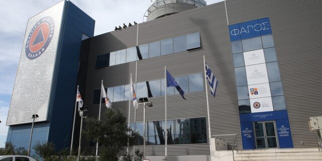 Μαρούσι: Άγνωστοι πέταξαν τρικάκια στο κτίριο της Πολιτικής Προστασίας