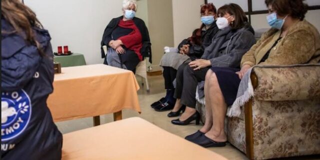 Κατερίνα Σακελλαροπούλου: Επισκέφθηκε το Υπνωτήριο Αστέγων των Γιατρών του Κόσμου