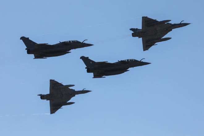Rafale: Φτάνουν σήμερα τα πρώτα έξι μαχητικά – Πτήση πάνω από την Ακρόπολη