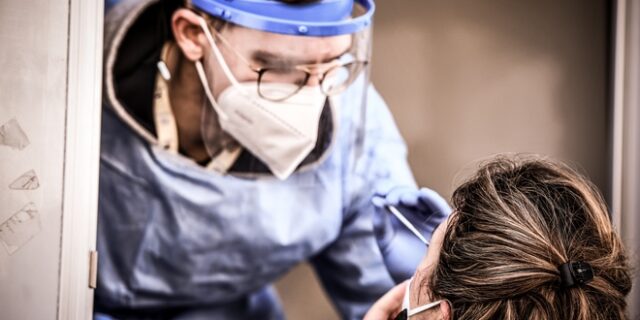 Πληρωμένη αναρρωτική άδεια και με rapid test – Αναμένεται η ΚΥΑ