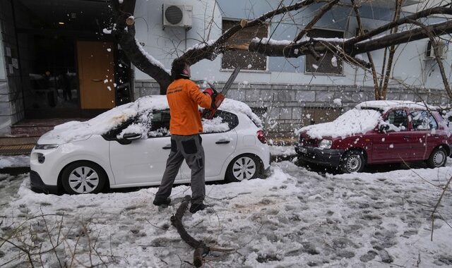 Στην Ελλάδα χιονίζει τη Δευτέρα και το ρεύμα δεν έρχεται μέχρι την Πέμπτη – Μαρτυρίες στο NEWS 24/7