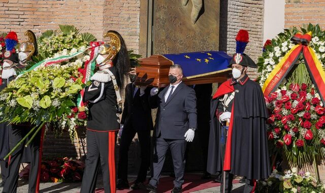 Νταβίντ Σασόλι: Τελέστηκε η κηδεία του στη Ρώμη – Παρούσα η Κ. Σακελλαροπούλου