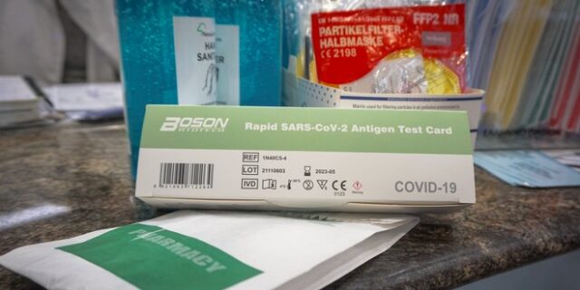 Σχολεία: Μέχρι σήμερα η διάθεση των self test σε μαθητές και εκπαιδευτικούς από τα φαρμακεία