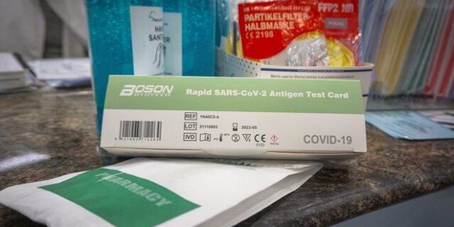 Σχολεία: Από σήμερα η διάθεση των self test για μαθητές και εκπαιδευτικούς – Όσα πρέπει να ξέρετε