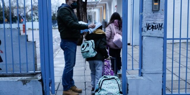 Σχολεία: Με τρία self test η επιστροφή στα θρανία τη Δευτέρα