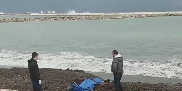 Σκόπελος: Σορός άνδρα εντοπίστηκε σε παραλία – Φέρεται να είναι μοναχός από το Άγιο Όρος