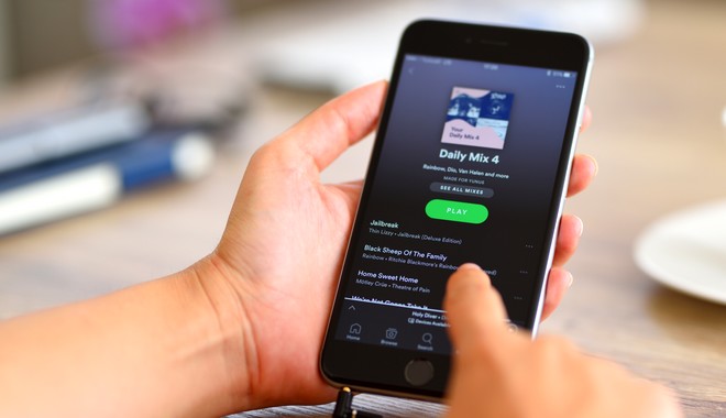 Spotify: Προσθέτει ένδειξη σε podcasts για κορονοϊό και εμβόλια