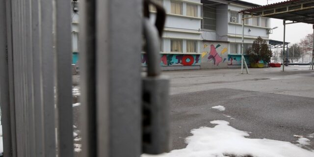 Υπουργείο Παιδείας: Εξετάζεται τηλεκπαίδευση σε περίπτωση που κλείσουν τα σχολεία τη Δευτέρα