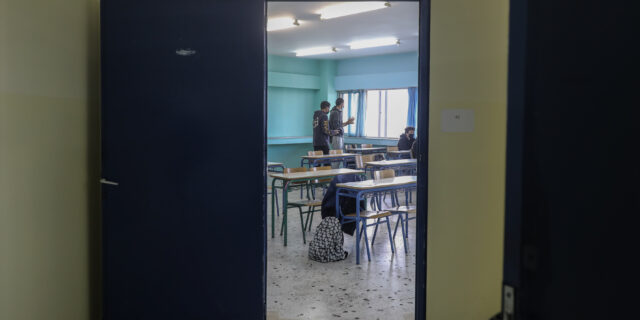 Υπουργείο Παιδείας: Τι ισχύει με τις απουσίες από κορονοϊό