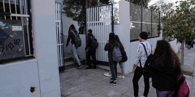 Πόρος: Κλειστά τα δημοτικά και τα νηπιαγωγεία λόγω έλλειψης self tests