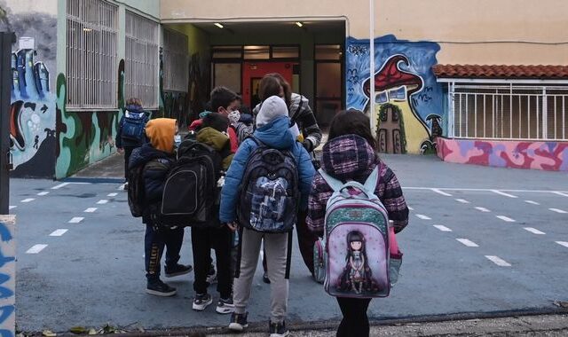 Σχολεία: Εμφανίζεται το σύνδρομο της άδειας τάξης-Πολλές οι απουσίες παιδιών τη Δευτέρα