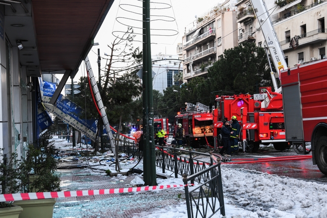 Ισχυρή έκρηξη και φωτιά σε κτίριο στη λεωφόρο Συγγρού – Ένας τραυματίας