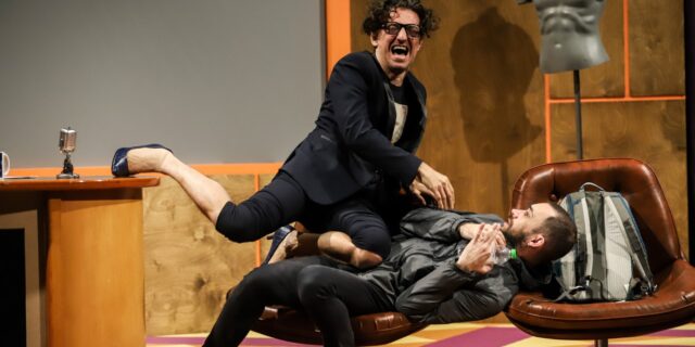 Είδαμε το δαιμόνιο Talk Show που θα αναστατώσει τη θεατρική Αθήνα