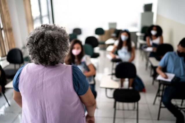 Νέα Υόρκη: Συνελήφθη δασκάλα που έκανε εμβόλιο Covid σε μαθητή χωρίς την άδεια των γονιών του