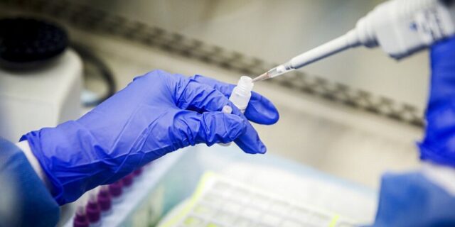 Κορονοϊός: Δύο νέα τεστ ανιχνεύουν τις μεταλλάξεις και τη σοβαρότητα της λοίμωξης