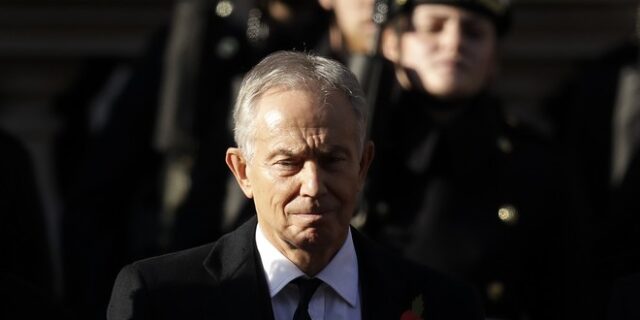 Βρετανία: Πάνω από 350.000 υπογραφές για να αφαιρεθεί από τον Τόνι Μπλερ ο τίτλος του Ιππότη