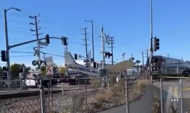 ΗΠΑ: Συγκλονιστικό βίντεο από διάσωση πιλότου λίγα δευτερόλεπτα πριν χτυπηθεί από τρένο