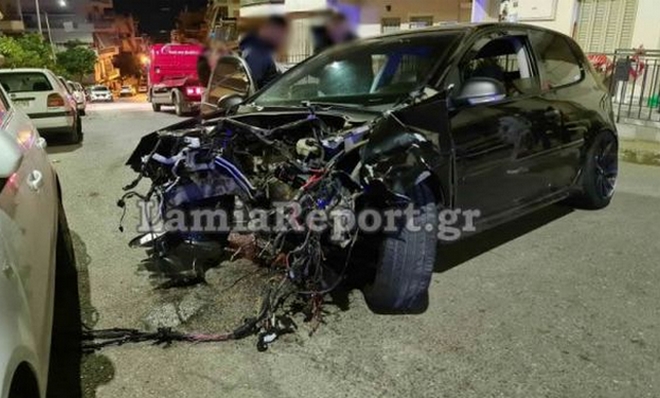 Λαμία: Τροχαίο στο κέντρο της πόλης – Διαλύθηκε το αυτοκίνητο