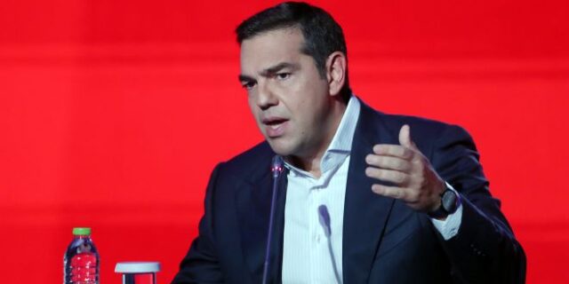 ΣΥΡΙΖΑ: Γιατί θεωρεί επικοινωνιακό παιχνίδι τις εξαγγελίες Μητσοτάκη για τον κατώτερο μισθό