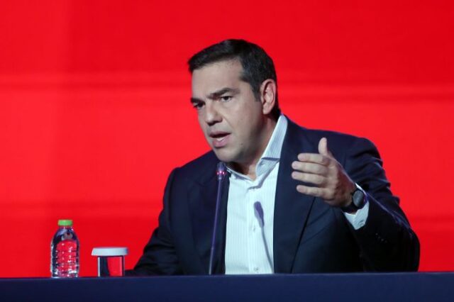 ΣΥΡΙΖΑ: Γιατί θεωρεί επικοινωνιακό παιχνίδι τις εξαγγελίες Μητσοτάκη για τον κατώτερο μισθό